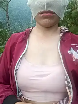 Snapshot of liss-su chatting on 09-20-25, 11:17 liss-su online show from 09-20-25, 11:17