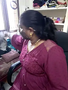 Snapshot of Tamil_Kavitha10 chatting on 07-15-26, 01:11 Tamil Kavitha10 online show from 07-15-26, 01:11