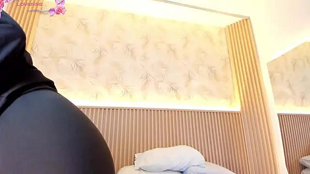 Snapshot of Liss-Reyes chatting on 05-22-26, 12:11 Liss-Reyes online show from 05-22-26, 12:11