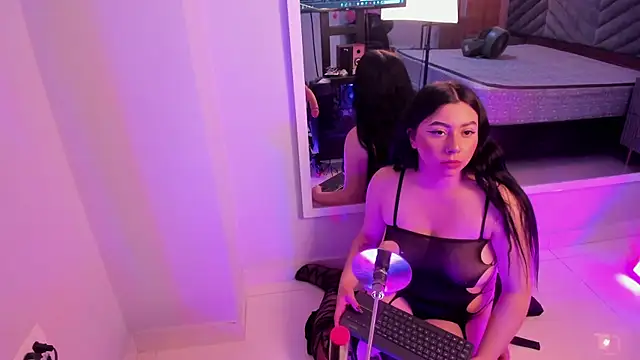 Mia Valentine  online show from 11-13-25, 08:52