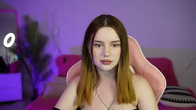 Snapshot of MilanaMoons chatting on 09-15-25, 12:38 MilanaMoons online show from 09-15-25, 12:38