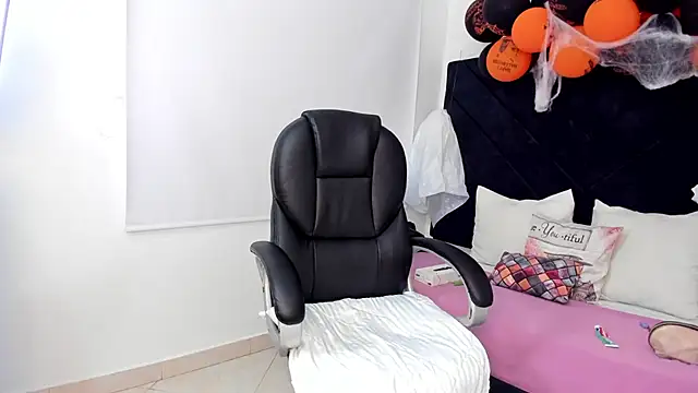 Snapshot of kate_lua chatting on 10-23-25, 12:04 kate lua online show from 10-23-25, 12:04