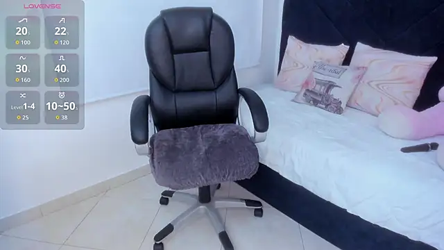 Snapshot of kate_lua chatting on 12-05-25, 12:03 kate lua online show from 12-05-25, 12:03