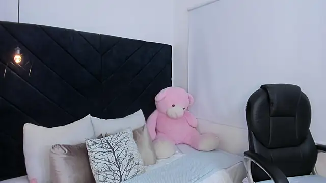 Snapshot of kate_lua chatting on 02-04-26, 12:00 kate lua online show from 02-04-26, 12:00