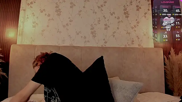 Snapshot of DarcyCullen chatting on 09-25-25, 11:36 DarcyCullen online show from 09-25-25, 11:36