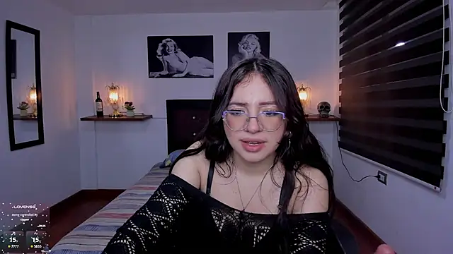 Snapshot of Barbara_Jonesss_4 chatting on 10-22-25, 07:24 Barbara Jonesss 4 online show from 10-22-25, 07:24