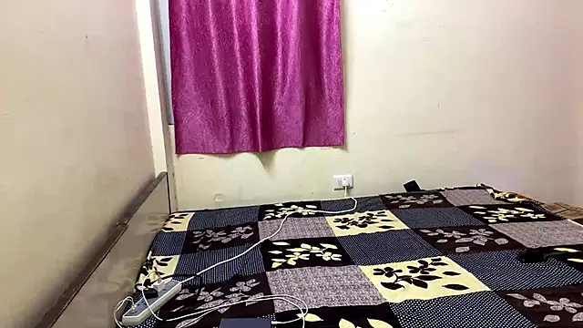 Snapshot of LuvLayla chatting on 09-12-25, 04:18 LuvLayla online show from 09-12-25, 04:18