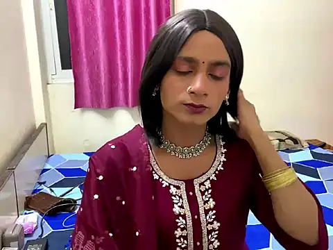 Snapshot of LuvLayla chatting on 10-17-25, 12:14 LuvLayla online show from 10-17-25, 12:14