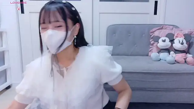 Snapshot of YURi_luv chatting on 10-04-25, 11:30 YURi luv online show from 10-04-25, 11:30
