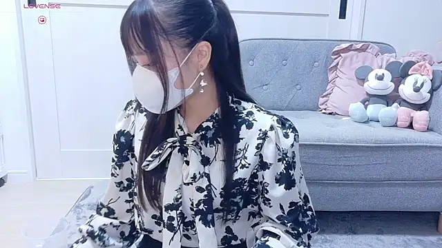 Snapshot of YURi_luv chatting on 10-22-25, 11:10 YURi luv online show from 10-22-25, 11:10
