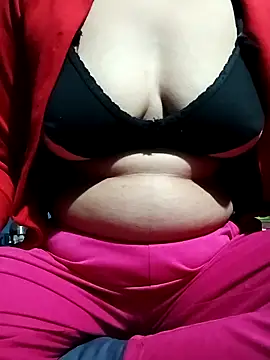 Snapshot of Deepa_hott chatting on 10-28-25, 06:39 Deepa hott online show from 10-28-25, 06:39