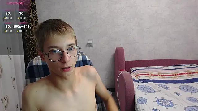 Snapshot of glasses_cat chatting on 09-09-25, 02:55 glasses cat online show from 09-09-25, 02:55