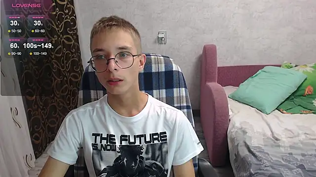 Snapshot of glasses_cat chatting on 09-21-25, 05:14 glasses cat online show from 09-21-25, 05:14