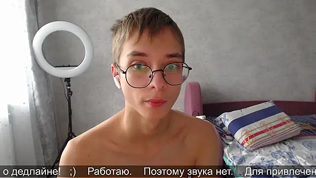 glasses cat online show from 11-13-25, 09:52