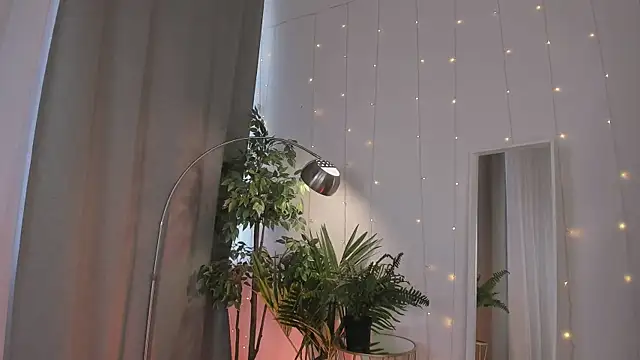 Lina Glow online show from 04-01-26, 06:47