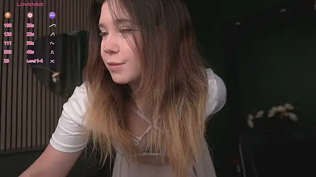 Snapshot of Lina_Glow chatting on 06-05-26, 06:42 Lina Glow online show from 06-05-26, 06:42