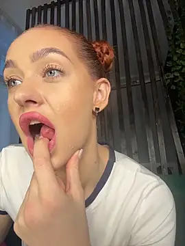 Snapshot of LittleFox___ chatting on 02-11-26, 06:18 LittleFox online show from 02-11-26, 06:18