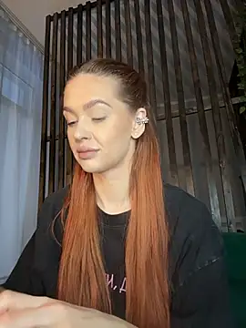 Snapshot of LittleFox___ chatting on 02-18-26, 05:25 LittleFox online show from 02-18-26, 05:25