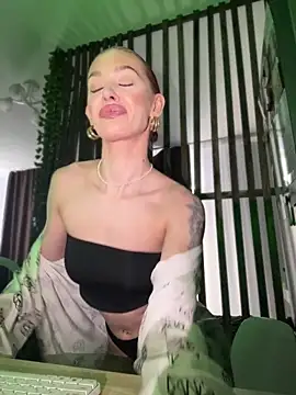 Snapshot of LittleFox___ chatting on 02-24-26, 07:06 LittleFox online show from 02-24-26, 07:06