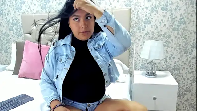 Snapshot of AlahiaJoness chatting on 09-15-25, 03:28 AlahiaJoness online show from 09-15-25, 03:28