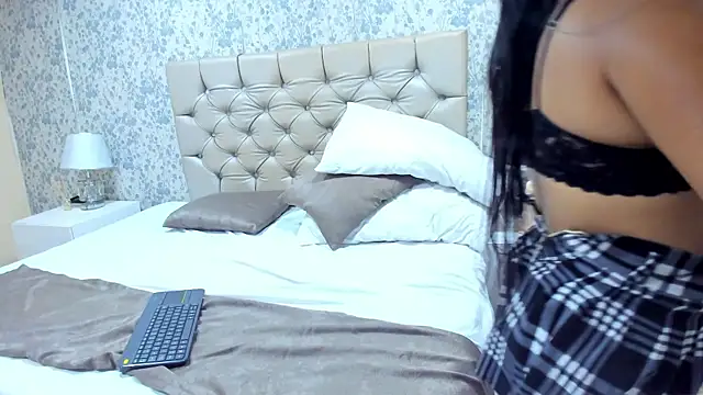 Snapshot of AlahiaJoness chatting on 09-26-25, 03:27 AlahiaJoness online show from 09-26-25, 03:27