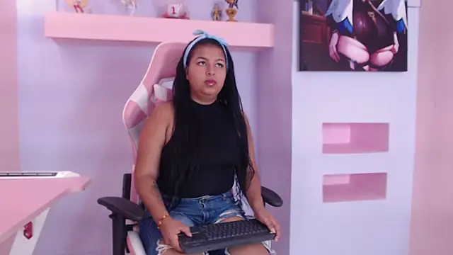 Snapshot of AlahiaJoness chatting on 10-01-25, 03:56 AlahiaJoness online show from 10-01-25, 03:56