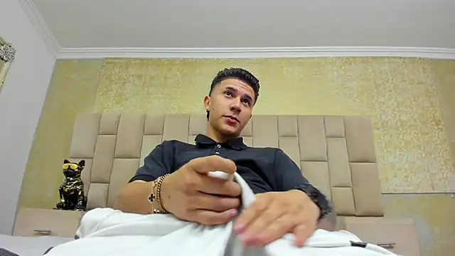 liaamsmiith  online show from 11-16-25, 12:22