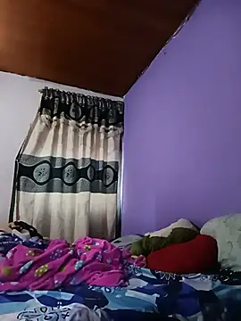 Snapshot of Zulema_R1 chatting on 06-18-26, 10:58 Zulema R1 online show from 06-18-26, 10:58