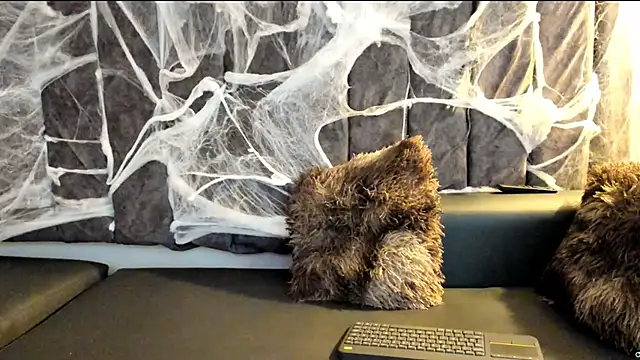 Snapshot of Rowan_Mills chatting on 10-16-25, 08:10 Rowan Mills online show from 10-16-25, 08:10