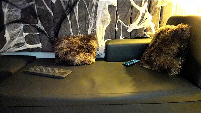 Snapshot of Rowan_Mills chatting on 10-28-25, 08:33 Rowan Mills online show from 10-28-25, 08:33