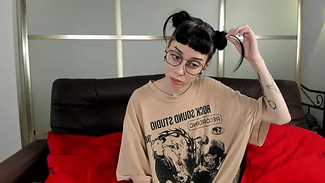 Snapshot of Amylure_ chatting on 09-10-25, 04:51 Amylure online show from 09-10-25, 04:51