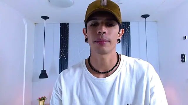 Franvill Trato online show from 11-28-25, 06:54