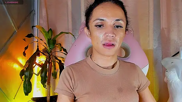 Snapshot of Cristal_Gem1 chatting on 06-10-26, 12:15 Cristal Gem1 online show from 06-10-26, 12:15