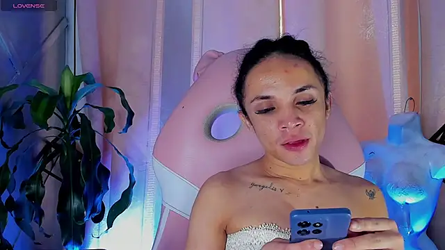 Snapshot of Cristal_Gem1 chatting on 06-25-26, 07:51 Cristal Gem1 online show from 06-25-26, 07:51