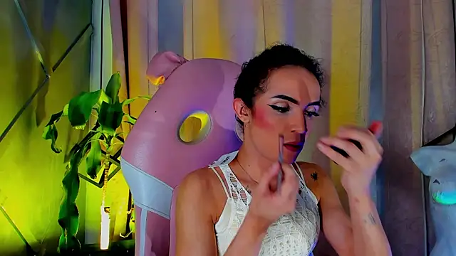 Snapshot of Cristal_Gem1 chatting on 07-06-26, 02:41 Cristal Gem1 online show from 07-06-26, 02:41