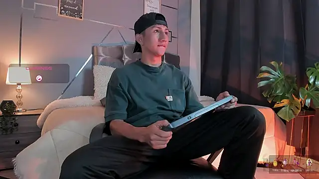 oliver mr  online show from 11-17-25, 08:14