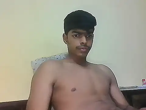 Snapshot of monster_33 chatting on 04-24-26, 01:46 monster 33 online show from 04-24-26, 01:46