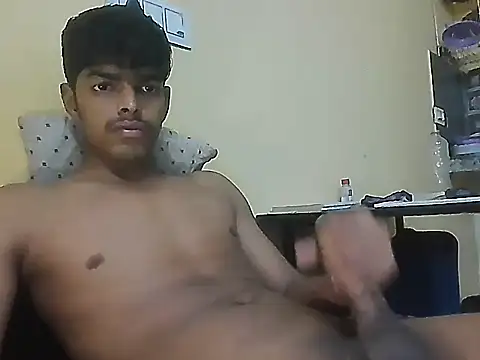 Snapshot of monster_33 chatting on 04-29-26, 03:16 monster 33 online show from 04-29-26, 03:16