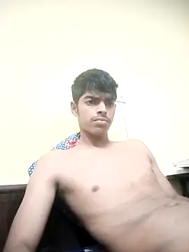 Snapshot of monster_33 chatting on 05-11-26, 01:39 monster 33 online show from 05-11-26, 01:39