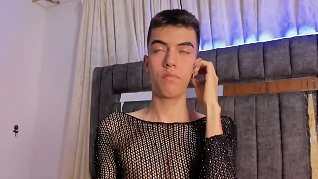 Snapshot of dylan_202520_ chatting on 09-24-25, 11:35 dylan 202520 online show from 09-24-25, 11:35