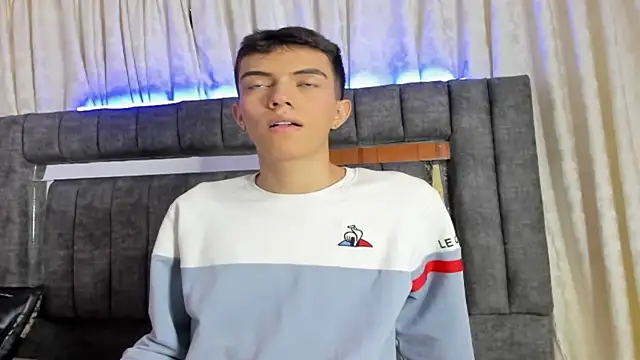 Snapshot of dylan_202520_ chatting on 09-29-25, 11:48 dylan 202520 online show from 09-29-25, 11:48