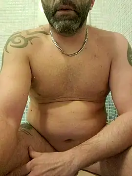 Snapshot of gigilola84 chatting on 10-15-25, 04:12 gigilola84 online show from 10-15-25, 04:12