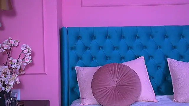 Snapshot of AlyraRose chatting on 10-07-25, 04:04 AlyraRose online show from 10-07-25, 04:04