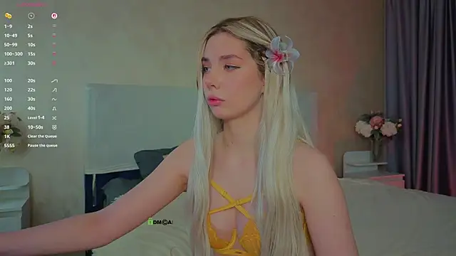 Snapshot of _sophielov chatting on 06-22-26, 10:07 sophielov online show from 06-22-26, 10:07