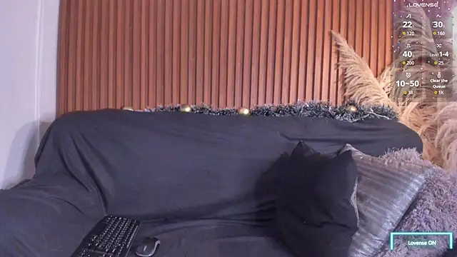 EvamilfXXX online show from 12-18-25, 02:39