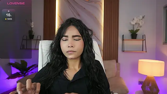 Snapshot of GiaNovak chatting on 12-15-25, 07:07 GiaNovak online show from 12-15-25, 07:07