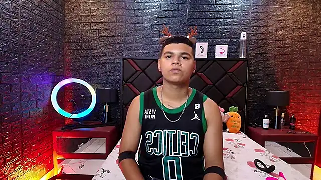 DannySamm online show from 12-19-25, 03:46