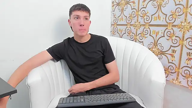 LittleDanny  online show from 11-21-25, 04:27