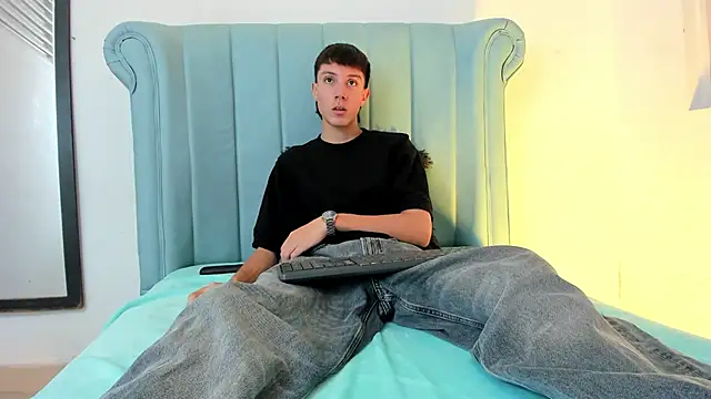 LittleDanny  online show from 03-10-26, 04:23