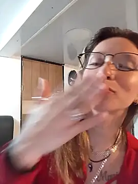 Snapshot of Licethf00x chatting on 12-18-25, 01:00 Licethf00x online show from 12-18-25, 01:00